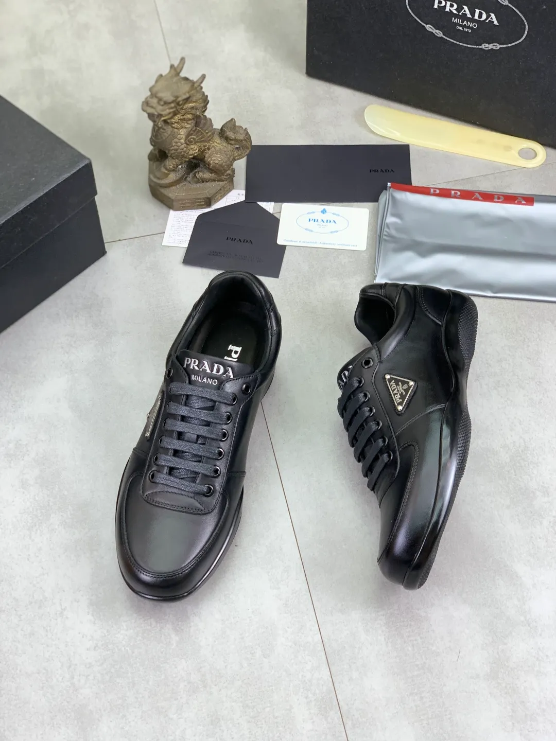 Men's men's shoes💰P580💰【New style】Top quality, classic popular models on the official website, timeless for a century,🆘 The trendy brand (Prada) mainly promotes popular models, avant-garde and versatile fashionable men's shoes, private version molding, cowhide surface splicing 1:1 oil edge processing... fashionable and simple, original imported cowhide interior cowhide feet; the atmosphere and personality are more fashionable, eye-catching and pursuing class. It will subvert old ideas and be a must-have for fashionistas who want to spend time with you! Must keep it! High-end comfort, high-end quality workmanship. Size: 38-44 Available in black. full package
